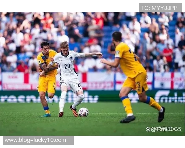 世预赛激战德国对决英格兰球迷期待巅峰对决的精彩瞬间 世预赛激战德国对决英格兰球迷期待巅峰对决的精彩瞬间