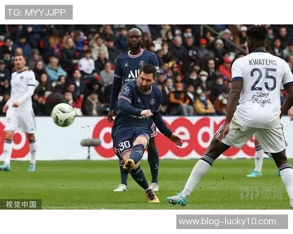 巴萨与里昂对决时间揭晓引发球迷热议与期待